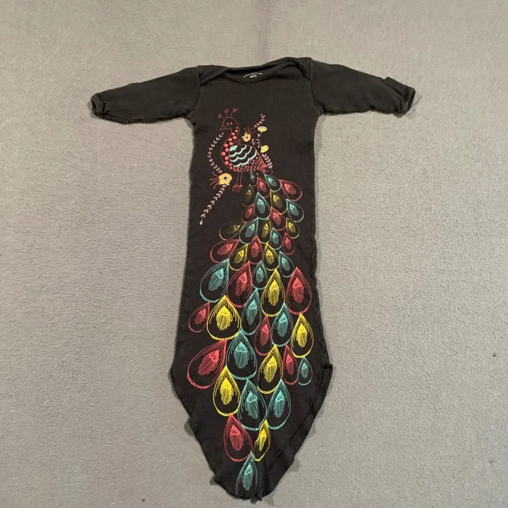 Elektrik Kidz Organic Cotton Peacock Tie Bottom Knotted Baby Gown Black‎ 0-3M